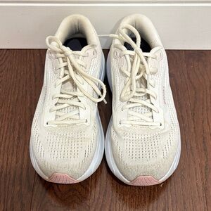 Brooks Womens Ghost Max 2 Size 9 Medium Color is Coconut Milk
